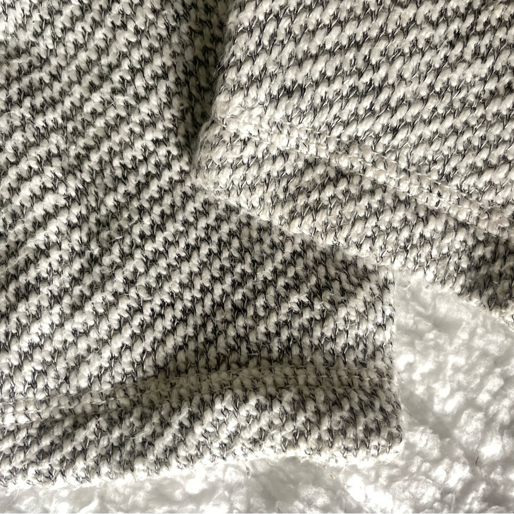 Gray Knit Hoodie with Frayed Edges - Picture 5 of 6